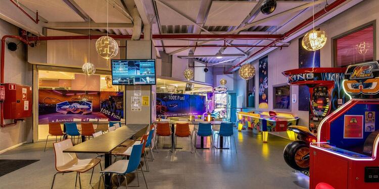 Space fun game, bar