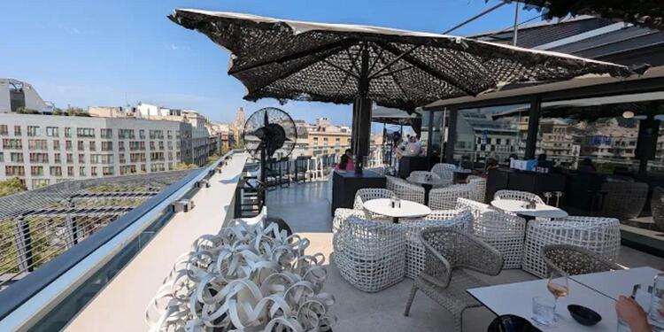 Alaire Terrace Bar, bar