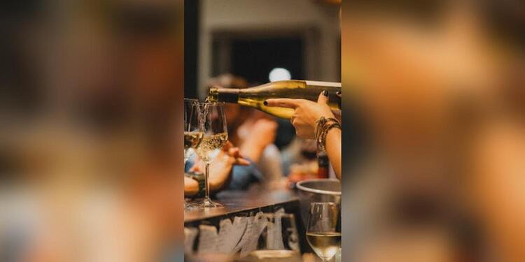 L'Artnoa Maison des vins à Biarritz, bar