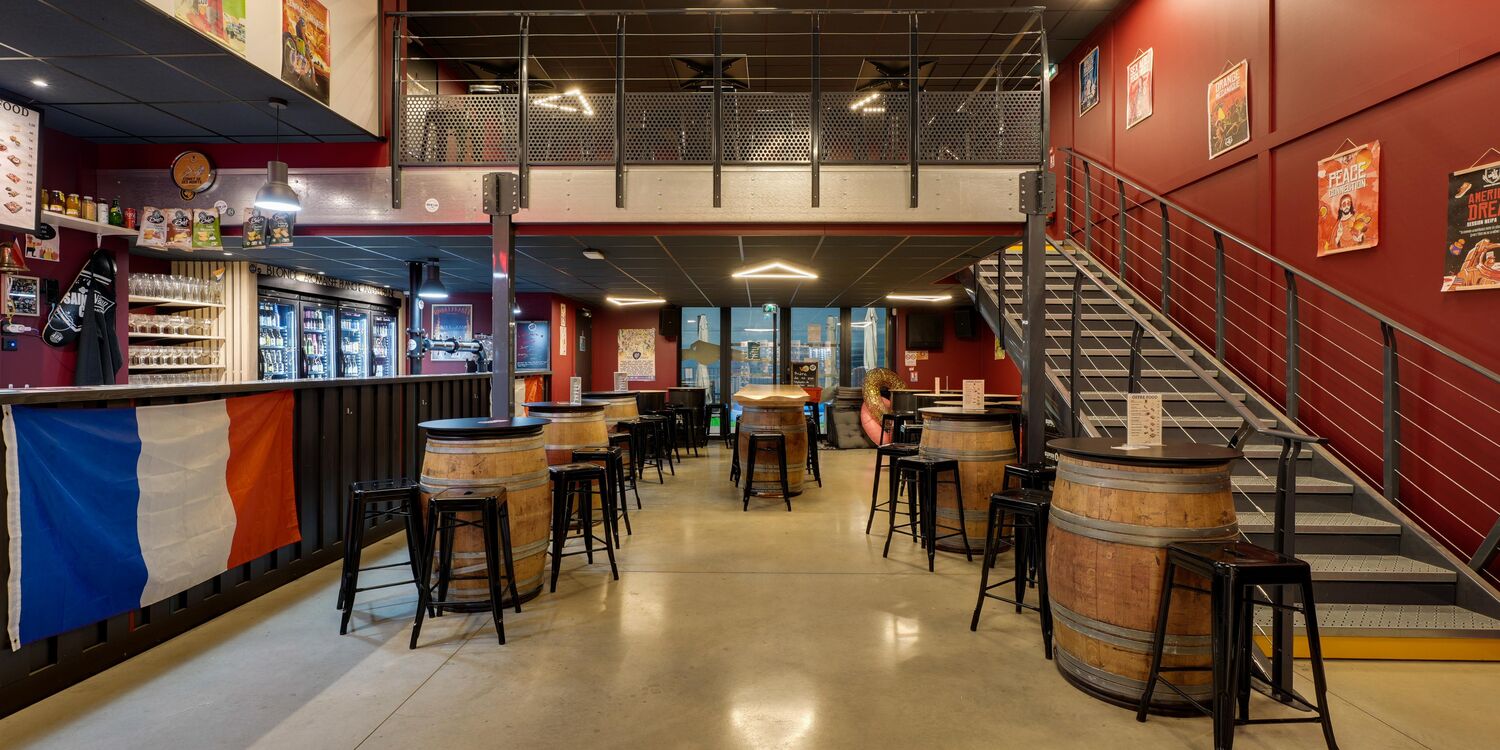 V and B Limonest, bar