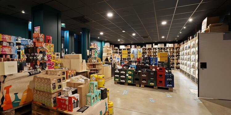 V and B Limonest, bar