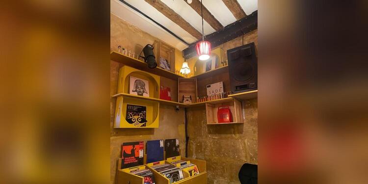 Archi Pop Records, bar