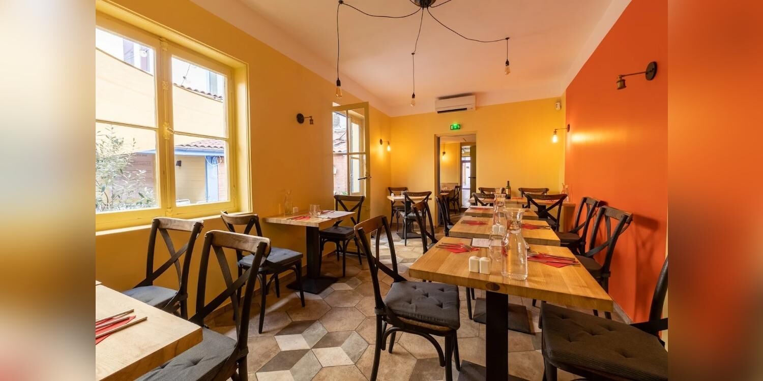 Farah's Kitchen, bar