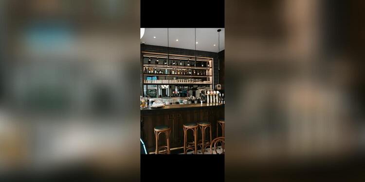 Brasserie Longchamps, bar