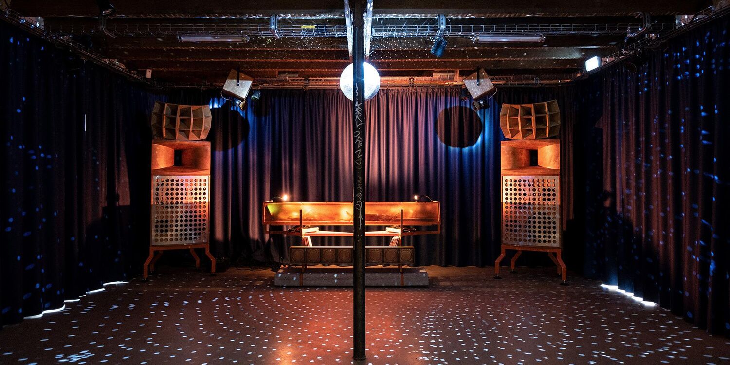 OHM Town, bar