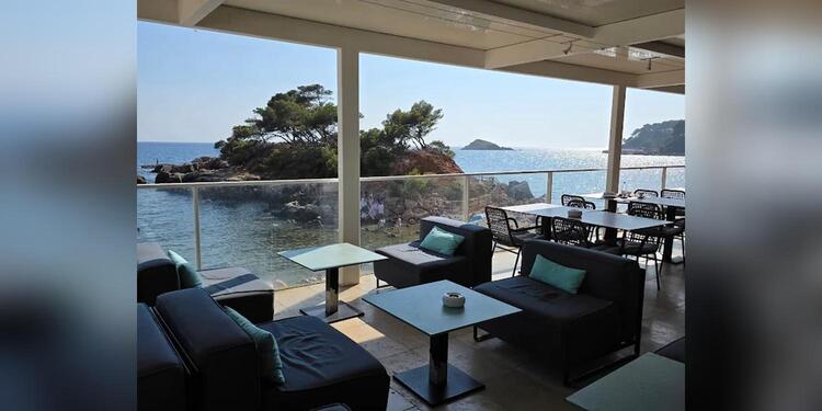 Le Méditerranée, bar