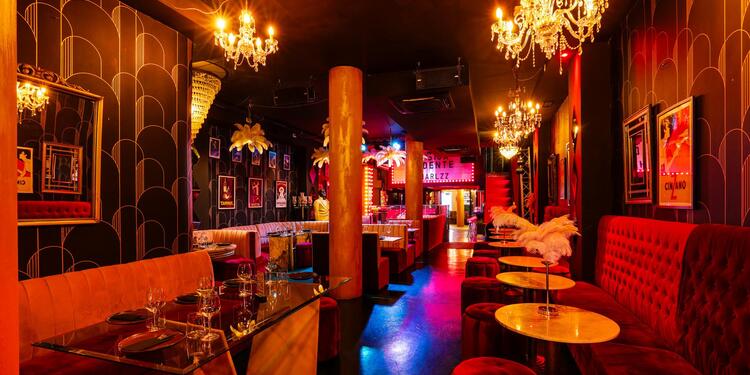 Charlzz, bar