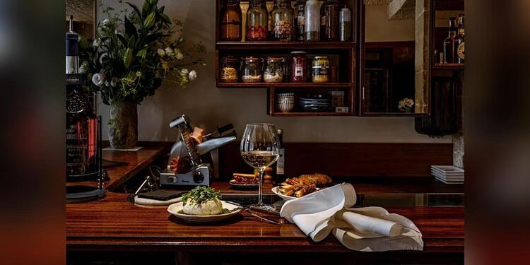 La Compagnie St Germain, bar