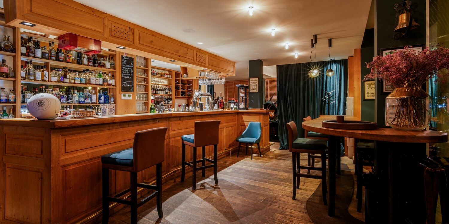 Club 3-5-7, rental_room