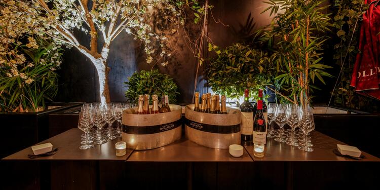 Club 3-5-7, rental_room