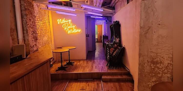 Les Trois Maladroits, bar