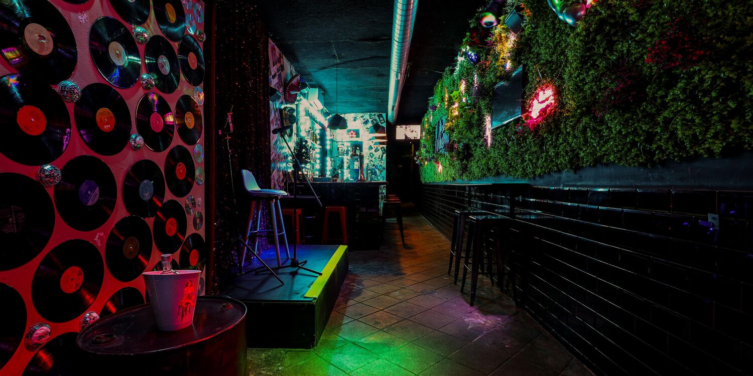 La Casa Milagrosa, bar