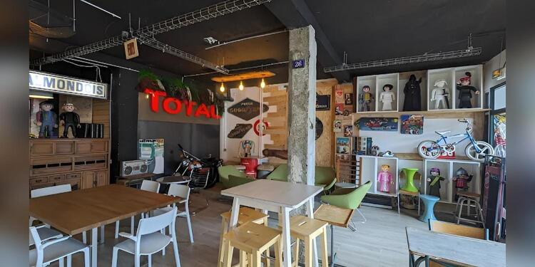 Old school, restaurant