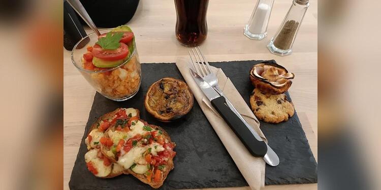 Le point de repère, bar