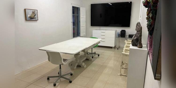 Uxval Gochez Gallery, rental_room