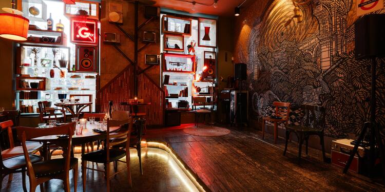 GUZZO I Restaurant in Born Barcelona, bar