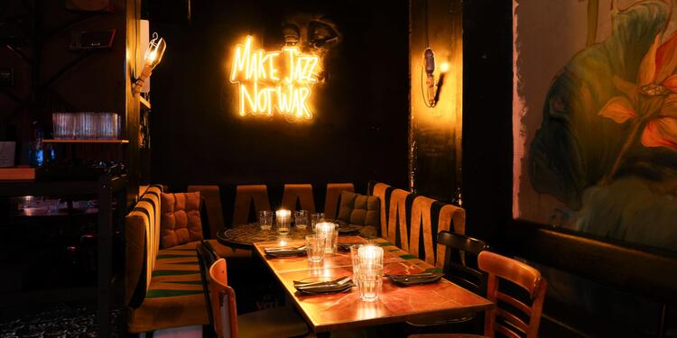 GUZZO I Restaurant in Born Barcelona, bar