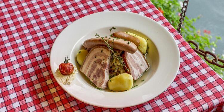 Zuem Strissel (Restaurant), restaurant