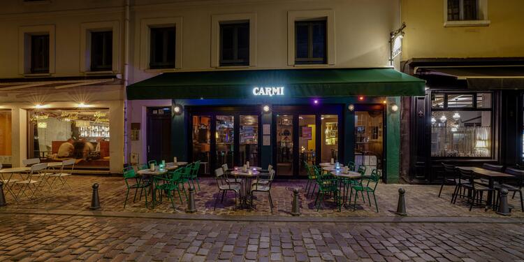 Carmi, bar