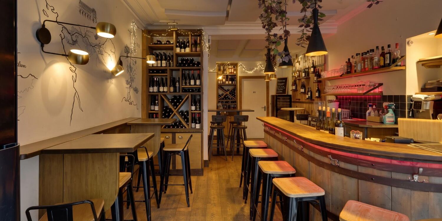 Excès, bar
