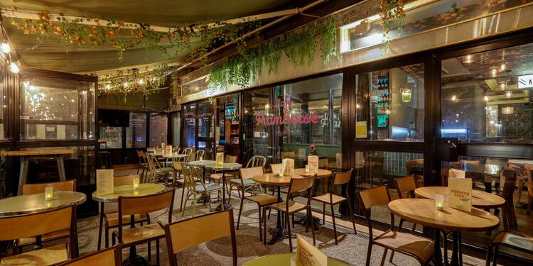 Café Framboise, bar