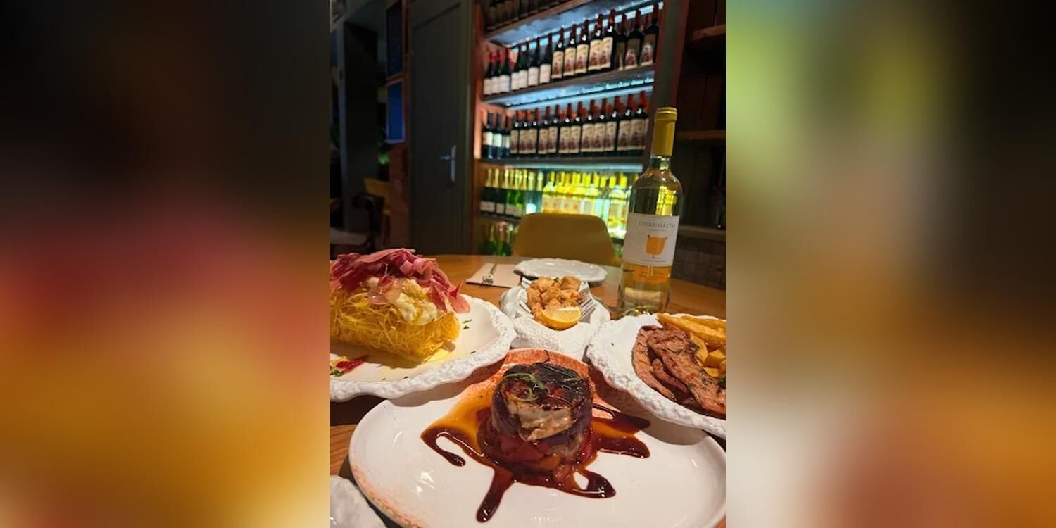 CASA CAVA - RESTAURANT DE TAPES  COPES, bar