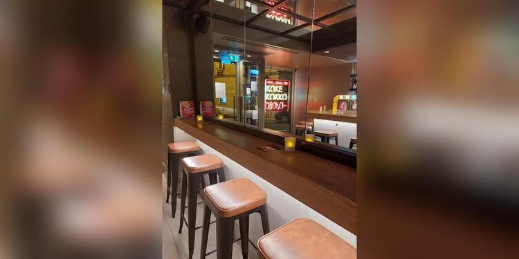 Kokekokko Karaoke Bar, bar