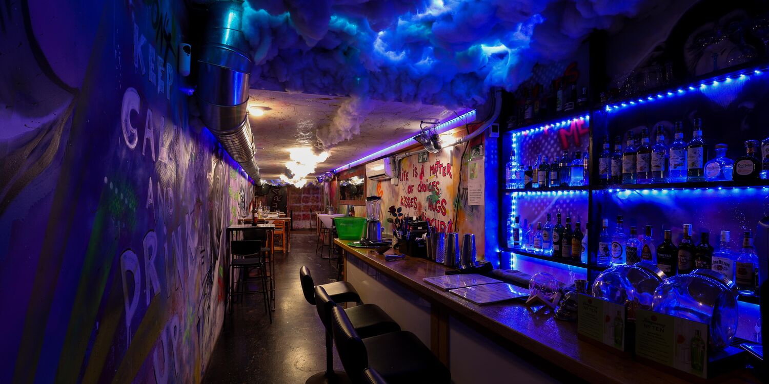 Just Pita y Bar, bar