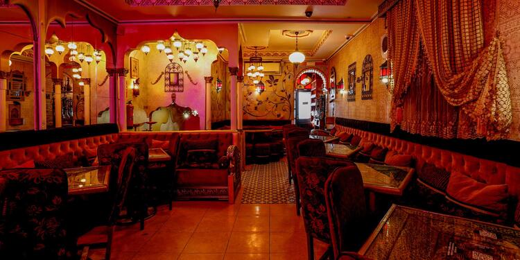 Al-Nassim Lebanese Restaurant, bar