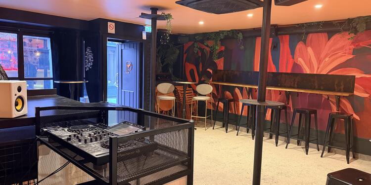 PALALA, bar