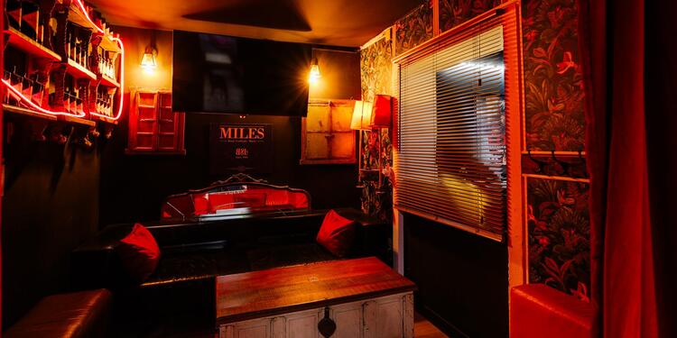 Miles Cocktail Bar Sala de Fiestas, rental_room