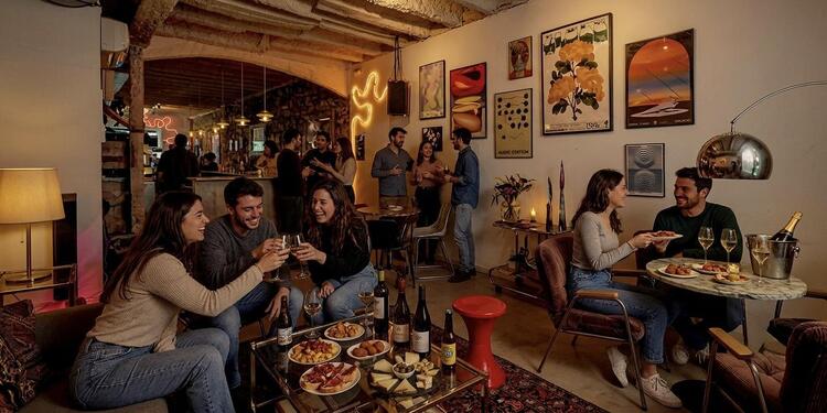 Veridis Quo, bar