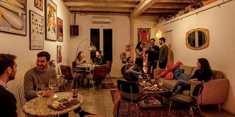 Veridis Quo, bar