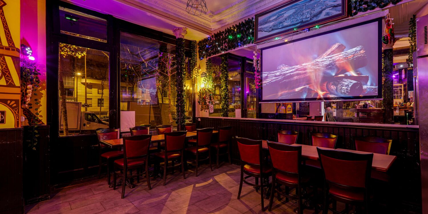 Soleil levant, bar