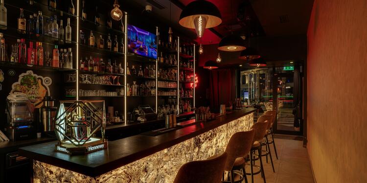 Le G Five, bar