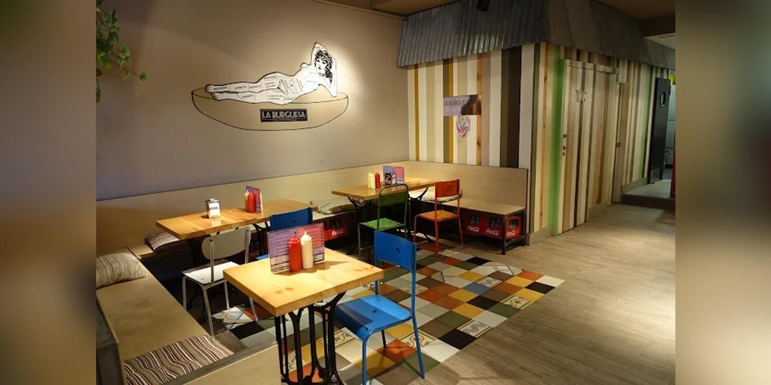 La Burguesa Group, bar