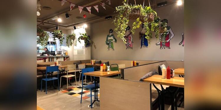 La Burguesa Group, bar