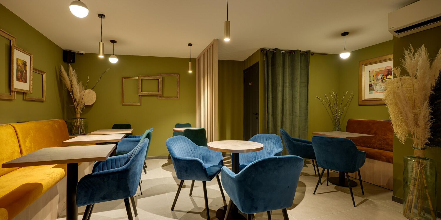 Les petits caprices, bar