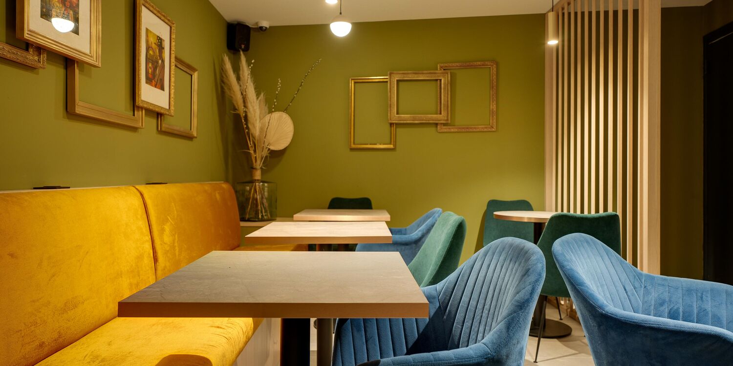 Les petits caprices, bar