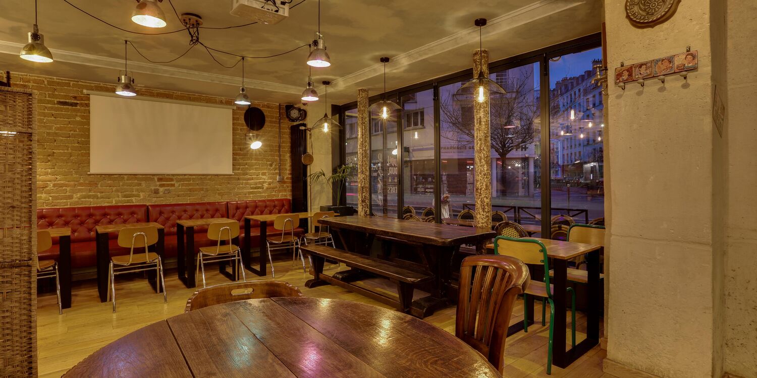 Les Deux Parisiens, bar