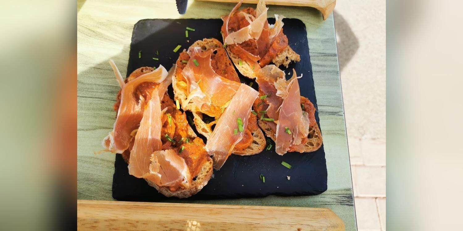 UNA MAS COCKTAIL, restaurant