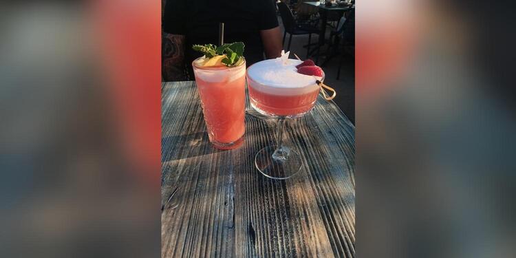 UNA MAS COCKTAIL, restaurant