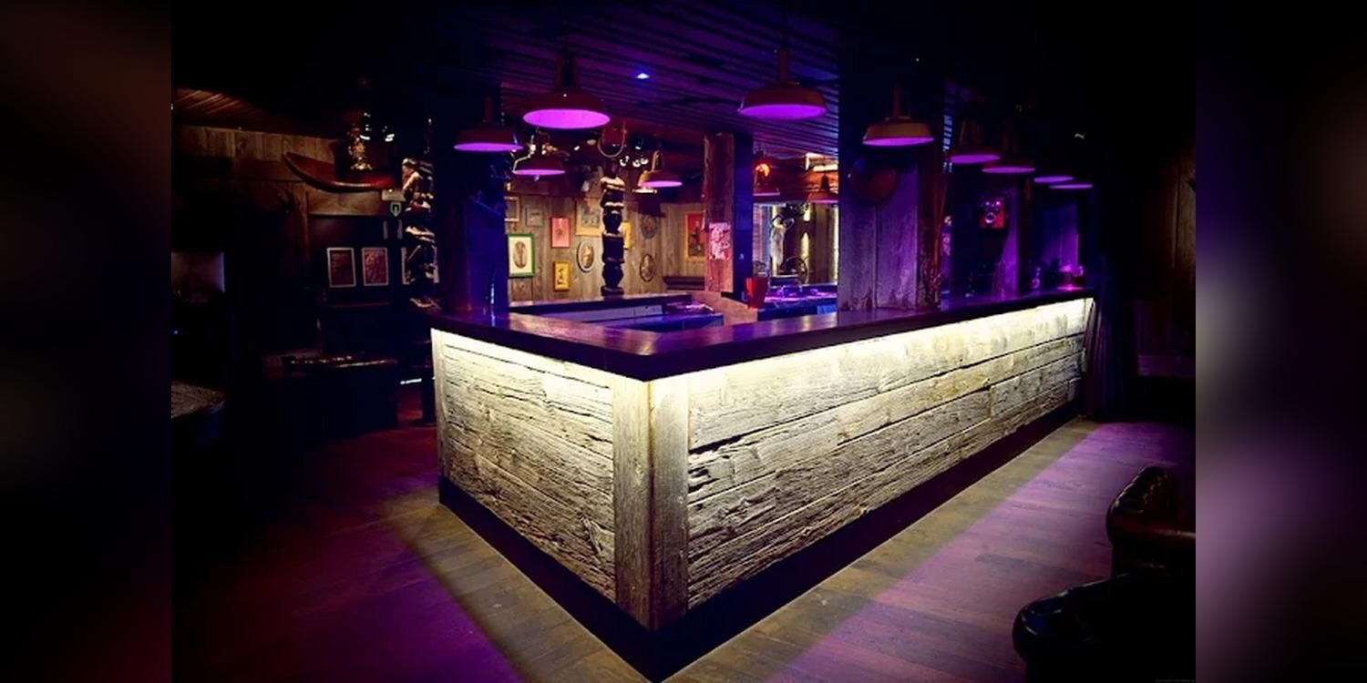 Peanut's Republic, bar