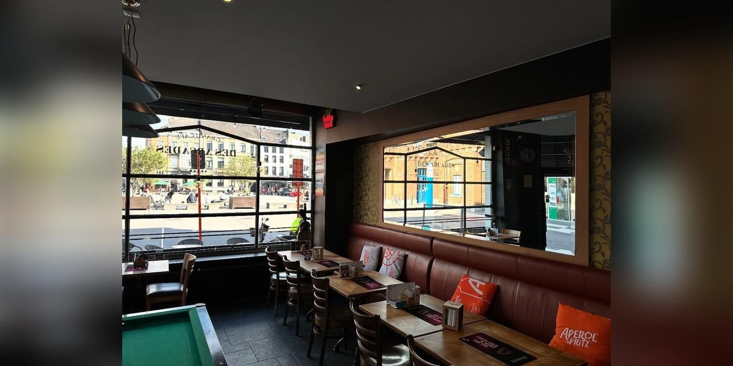 Grand Café Des Arcades, bar