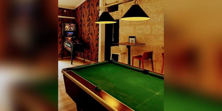 The Corner Pub, restaurant