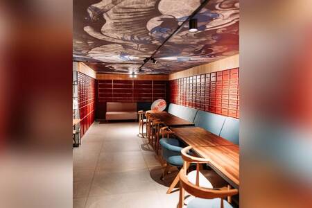 Noya Brussels, Restaurant Schaerbeek Helmet #0