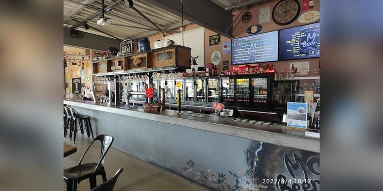 M' Beer, bar