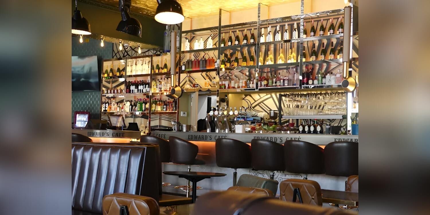 Edward's Café, bar