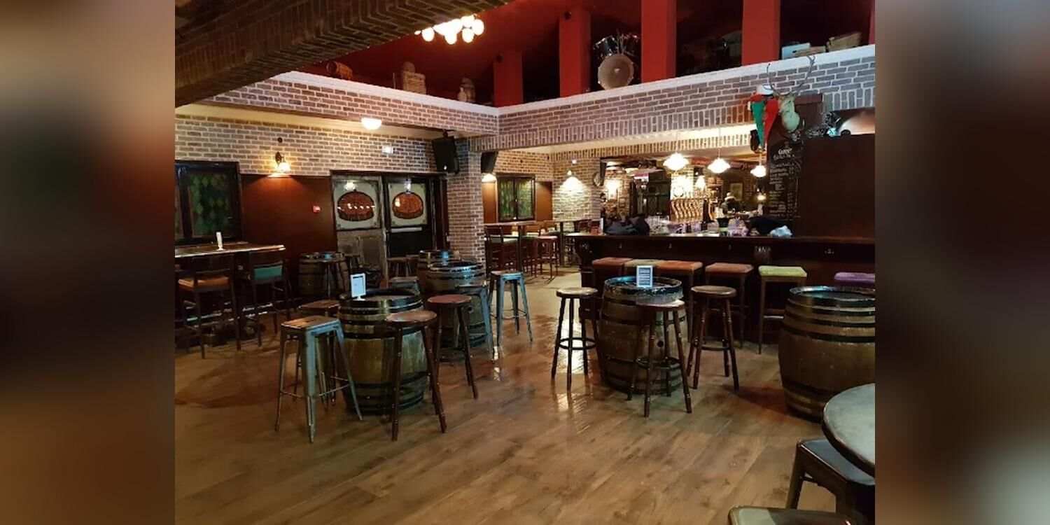 The Red Lion in Aubagne, bar