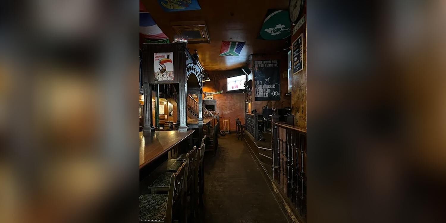 Morrisons Irish Pub, bar